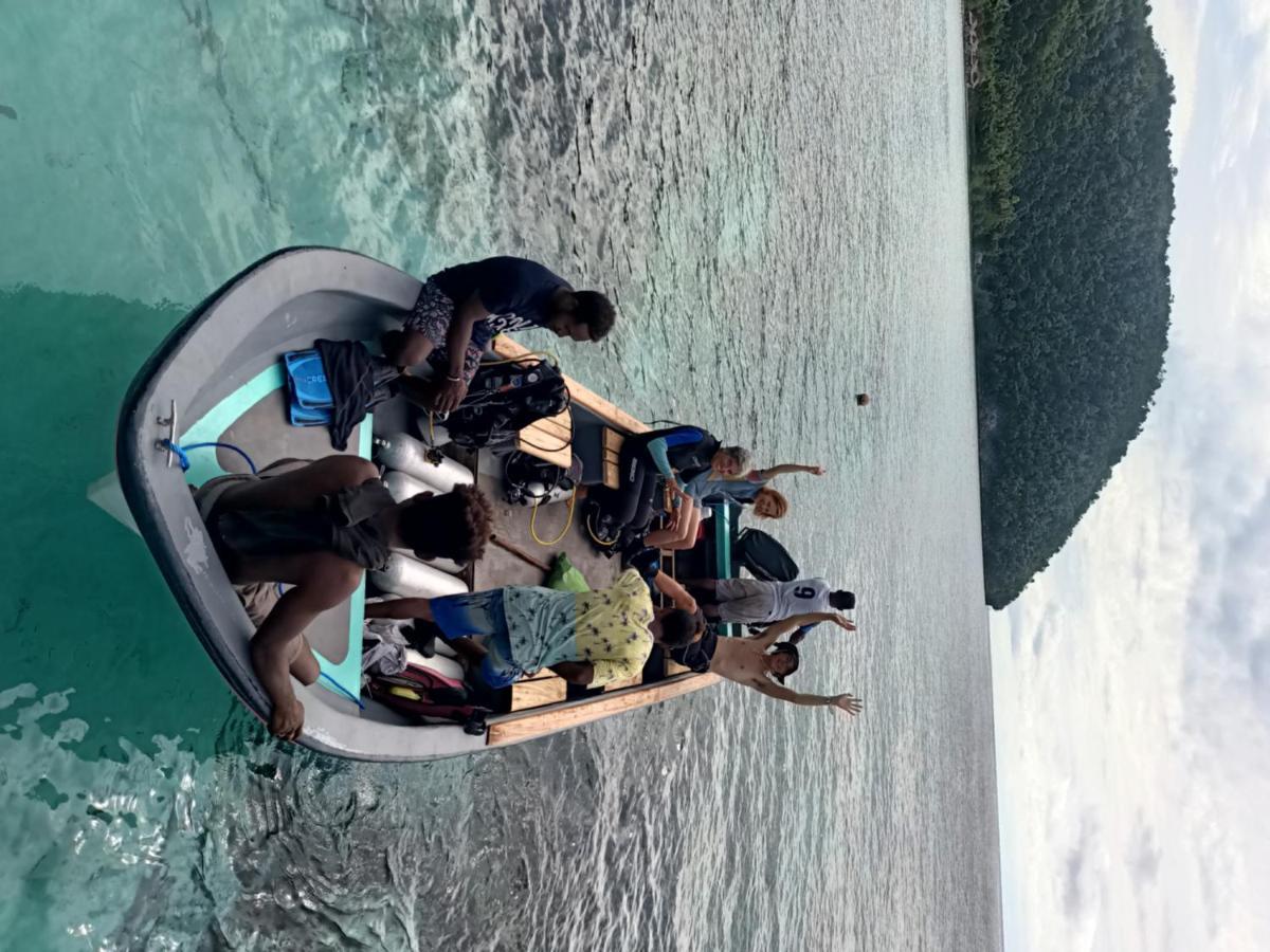 Warahnus Dive Homestay Kri Buitenkant foto